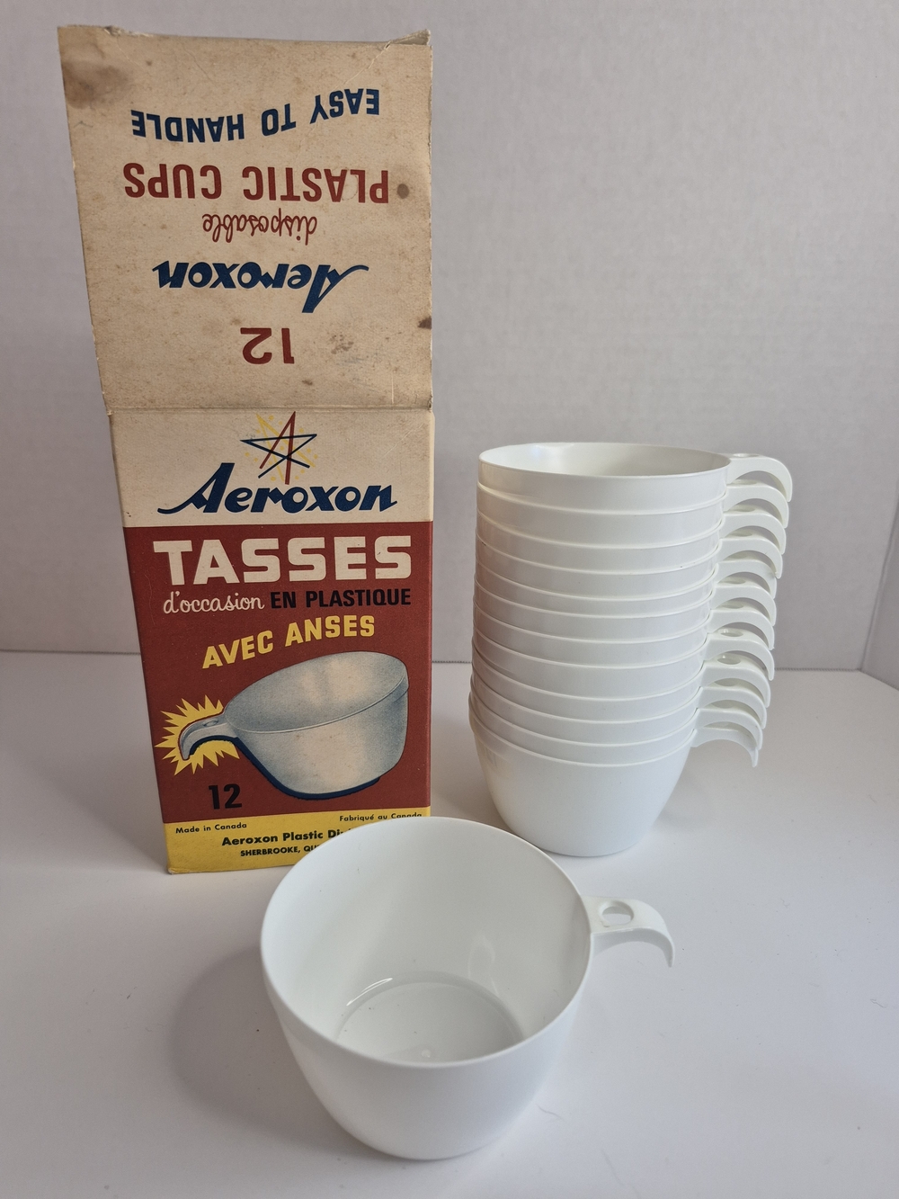 Vtg Aeroxon Stackable White (Disposable) Plastic Cups with Handles - Set of 13